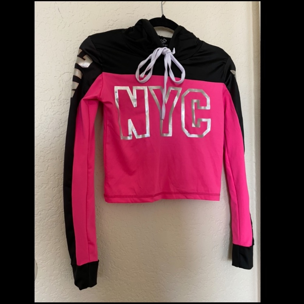 Crop sport hoodie/top (NYC) 💕🖤💕🖤💕🖤